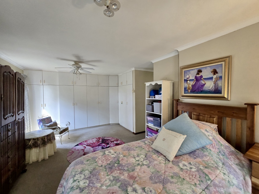 4 Bedroom Property for Sale in Loerie Park Western Cape